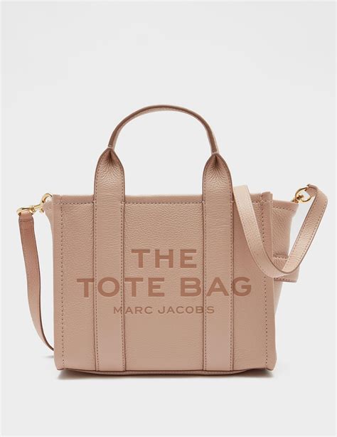 marc jacobs tote bag keychain.